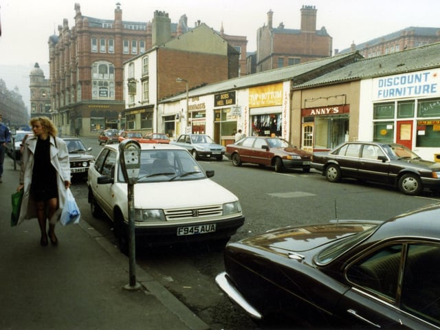 George Street looking in the direction of Ludgate Hill and Vicar Lane. The red brick building at the left edge once housed the department store, Willis Ludlow's. The tall white rendered building is the Market Tavern of number 1 George Street, which stands at the junction with Harewood Street.