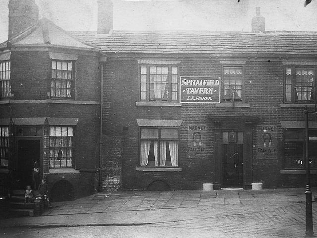 Spitalfield Tavern on Richmond Street circa 1920s. The buildings in the area were demolished from the late 1930s onwards, and by 1960 the Saxton Gardens flats had been built on the site.