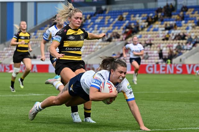 Nicole Kennedy scores for Leeds Rhinos in their defeat at York Knights. Picture by Matthew Merrick/SWpix.com.