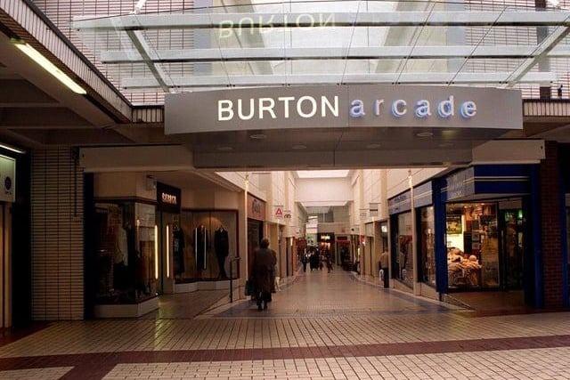 Did you shop here back in the day? The 1970s Burton Arcade from the Trinity Street Arcade looking east towards Briggate. Many people will remember the shop units flanking either side. By 2008 it had been demolished to make way for Trinity Leeds, the new retail and leisure centre which opened in 2013.