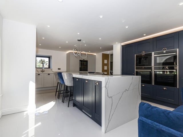 An alternative view of the high spec kitchen.