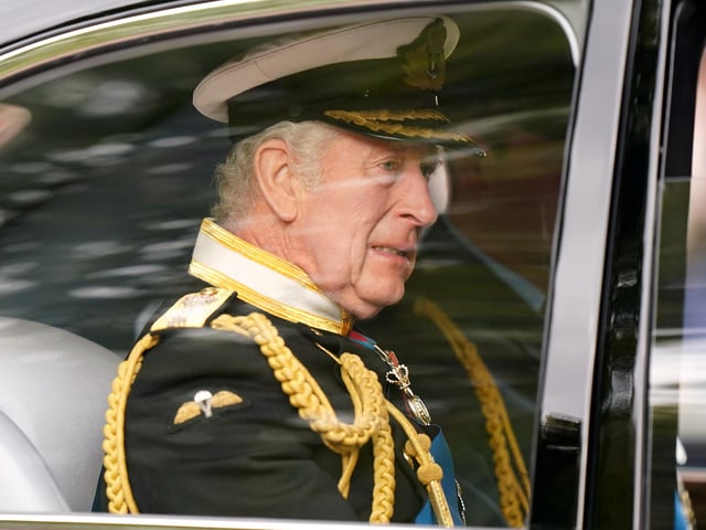 Crowds cheered and clapped as the King was driven into New Palace Yard ahead of the removal of the Queen’s coffin from Westminster Hall