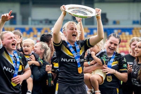 York's Tara Jane Stanley lifts the Betfred Women's Super League leader's shield after Valkyrie completed an unbeaten campaign. Picture by Allan McKenzie/SWpix.com.