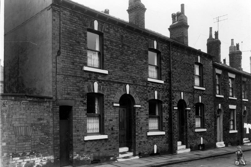 Back-to-back houses on Dickens Street in July 1961. An outside toilet block can be seen on the left.