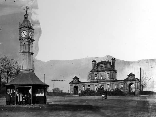 Oakwood Clock located on Princes Avenue. The clock, made by William Potts & Son at a cost of £150, was removed here by the Parks Department from Kirkgate Market in the July of 1912. This was because a new central entrance to the market was under construction in Vicar Lane. In the background, right, old lodges to Roundhay Park can be seen.