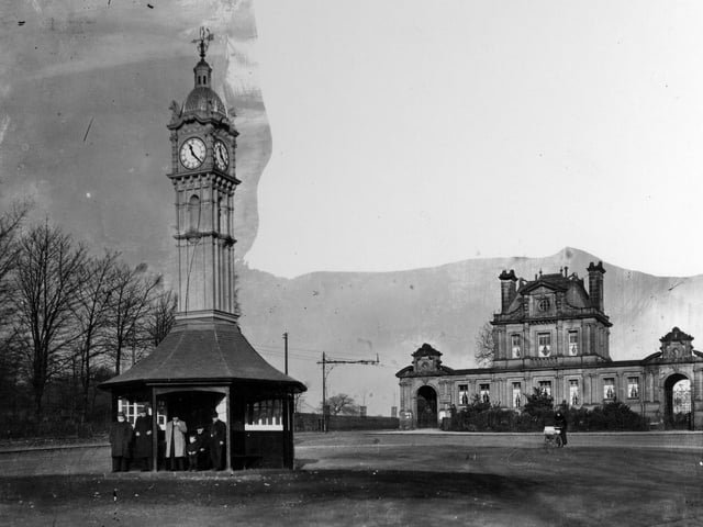 Oakwood Clock located on Princes Avenue. The clock, made by William Potts & Son at a cost of £150, was removed here by the Parks Department from Kirkgate Market in the July of 1912. This was because a new central entrance to the market was under construction in Vicar Lane. In the background, right, old lodges to Roundhay Park can be seen.