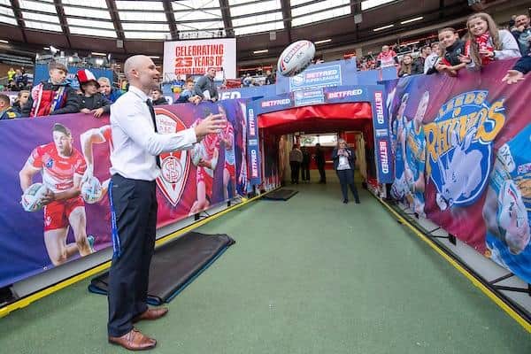 Rohan Smith plays ball with spectators at Old Trafford before Leeds Rhinos face St Helens in the 2022 Super League Grand Final. Picture by Allan McKenzie/SWpix.com.