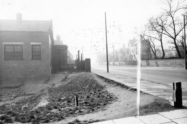 A side view of the Congregational Church on Dewsbury Road in February 1939 with Oakley Terrace footpath in the foreground.