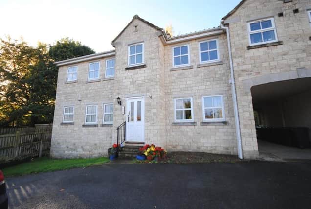 This beautifully presented one bedroom ground floor apartment is situated within a small development in the sought after village of Aberford. The property, which is tucked away at the end of a quiet cul-de-sac, has communal gardens to the rear with a paved seating area and a gateway leading to a field.