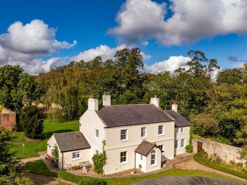 Castle Farmhouse is a handsome home set in about 2.5 acres, once used as the priest's house for Hazlewood Castle.