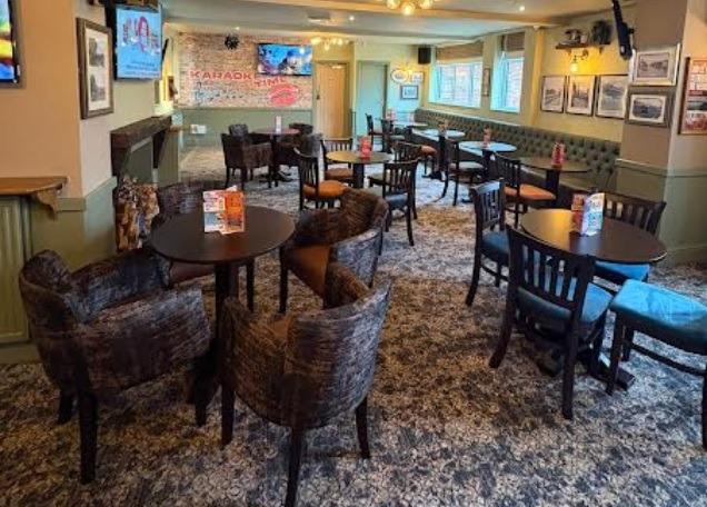 Inside, The Travellers Rest has been completely refreshed to breathe a new lease of life into the pub and create a vibrant, welcoming space across its separate lounge and games areas.