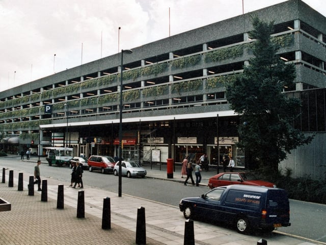 Share your memories of the Merrion Centre in the 1990s with Andrew Hutchinson via email at: andrew.hutchinson@jpress.co.uk or tweet him - @AndyHutchYPN