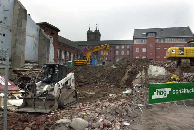 December 2003 and work started on building a new Cancer research UK Clinical Centre at St James's Hospital.