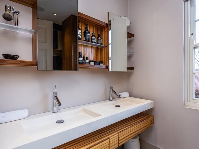 Clean and modern bathroom stylings.