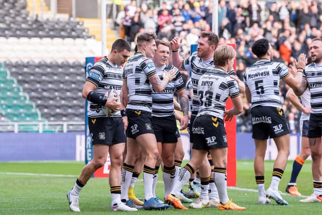 Ex-Leeds players Liam Sutcliffe, second from left and Brad Dwyer, fifth from left, will be back at Headingley on Friday with Hull. Picture by Allan McKenzie/SWpix.com.