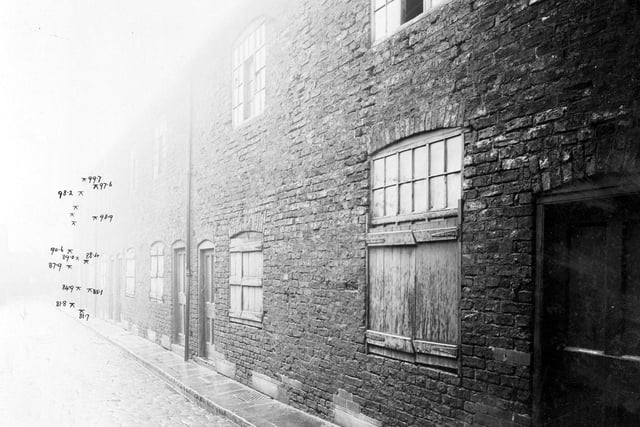 This photograph gives a tiny glimpse of the cramped, poor quality Victorian-era housing the residents of Steander had to live in. (By kind permission of Leeds Libraries, www.leodis.net. )