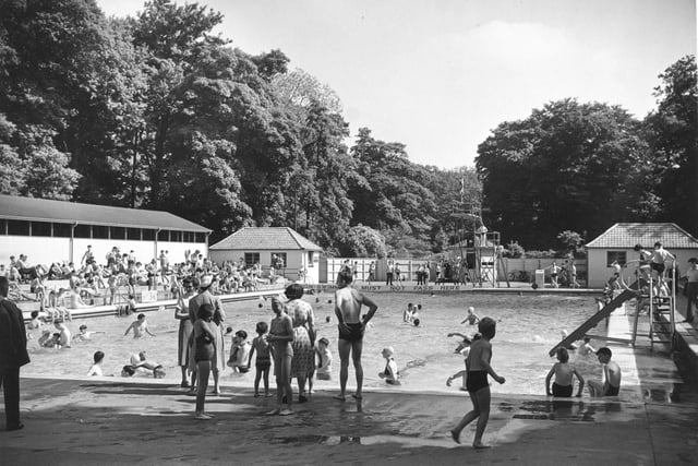 Mil Es P Ercival said: "Going to open air swimming pool at rounday park in 50s in 70s went to pub at Cherry tree down Burmantofts good time.