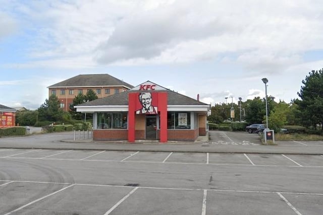 The branch at Hunslet Green Retail Centre scored 3.6 stars from 983 reviews
