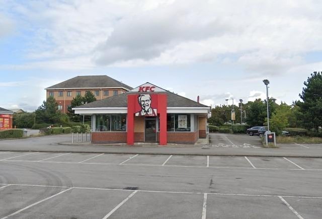 The branch at Hunslet Green Retail Centre scored 3.6 stars from 983 reviews