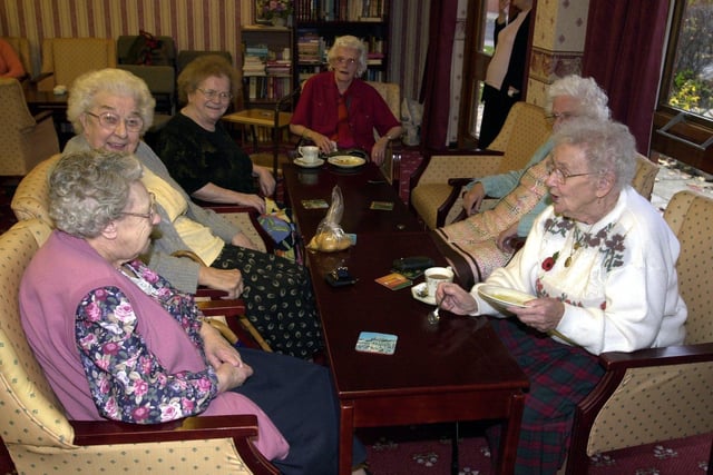 Residents chat over a cuppa at Maple Court in November 2003.