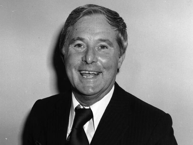 Mark Bennett suggested the song 'Bring Me Sunshine' from Ernie Wise.