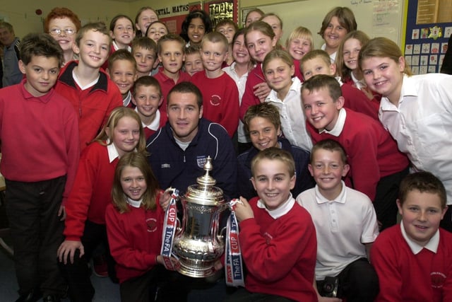 England football stars Paul Robinson and Sue Smith with pupils of Woodlesford Primary School pictured with the F.A. Cup