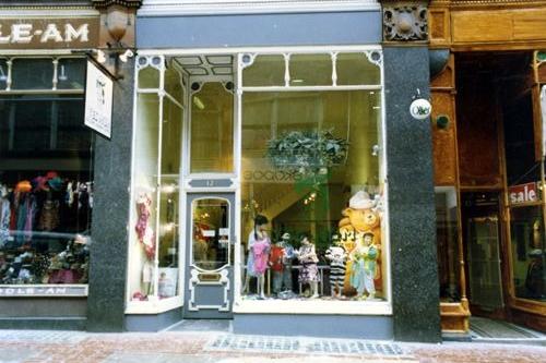 Boodle-am, a trendy shop selling unusual clothes, hats and accessories on Queen Victoria Street in October 1989. At the time of the photograph plans for the new Victoria Quarter were underway. This included a £6 million roof over Queen Victoria Street designed by Brian Clarke in stained glass. It was completed in May 1990.