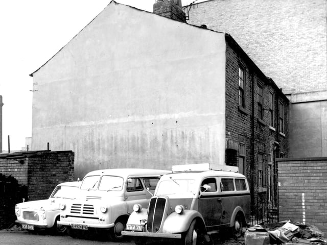 A row of three parked cars onto back-to-back properties on Boshell's Place in September 1964.