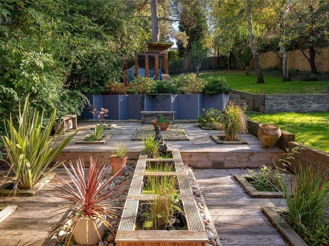 Offering an unrivalled variance of maintained and carefully planned gardens ensures a sense of privacy, ensuring the enjoyment of a peaceful village setting.