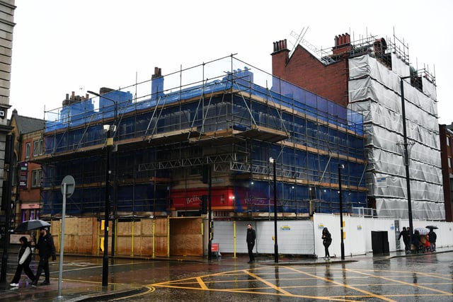 Proposals approved by Leeds City Council planning chiefs in 2020 will see a new five-storey building at 19-20 East Parade and to convert the adjacent Grade II listed former Jubilee Hotel to create a 43 unit apart-hotel. The Headrow side is the former Circus Circus Pub, built in 1904.
(Pic Jonathan Gawthorpe)