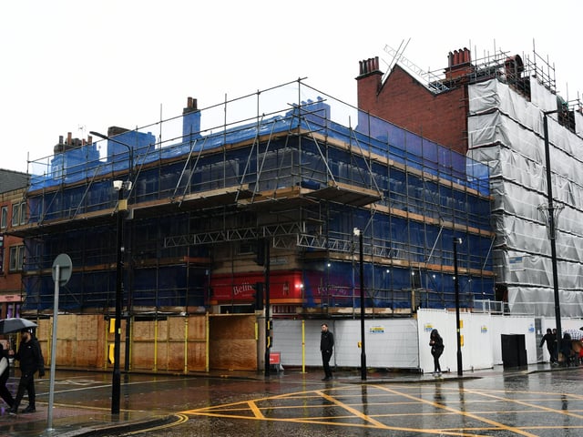 Proposals approved by Leeds City Council planning chiefs in 2020 will see a new five-storey building at 19-20 East Parade and to convert the adjacent Grade II listed former Jubilee Hotel to create a 43 unit apart-hotel. The Headrow side is the former Circus Circus Pub, built in 1904.
(Pic Jonathan Gawthorpe)