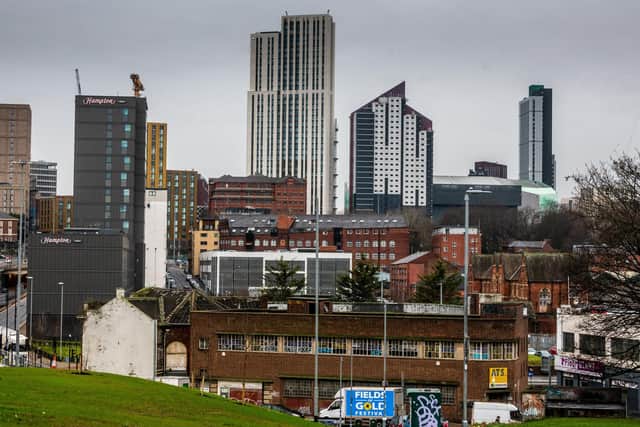New figures show more than 39,000 people claiming Universal Credit in Leeds are in work.