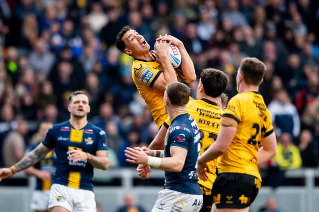 Daejarn Asi takes a high ball during Castleford Tigers' 22-4 loss at Leeds Rhinos. Picture by Allan McKenzie/SWpix.com.