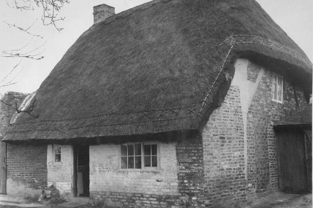 A thatched cottage, the home of Prudhoe Peacock, at Long Marston in January 1965.