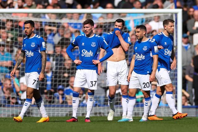 LIVERPOOL, ENGLAND - APRIL 15: Everton players look dejected during the Premier League match between Everton FC and Fulham FC at Goodison Park on April 15, 2023 in Liverpool, United Kingdom. (Photo by Marc Atkins/Getty Images)