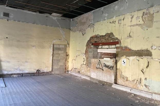 The courthouse was built in 1810 and later extended but has been derelict since it closed in 1992.