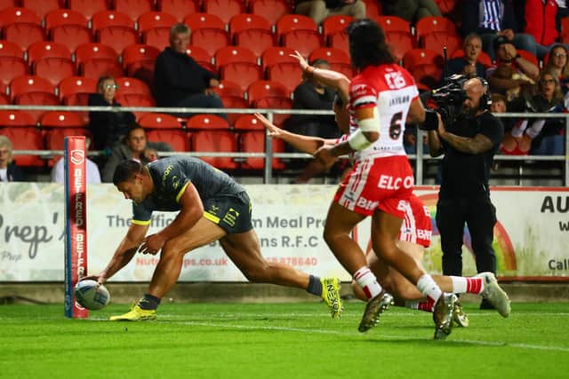 Ryan Hall scores during Leeds Rhinos' 34-6 win at St Helens. Picture by Paul Currie/SWpix.com.