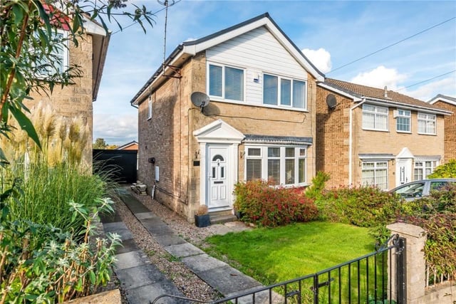 This beautifully presented three bedroom detached house is located on a quiet cul-de-sac close to the centre of Rothwell. To the front is a lawn garden with mature borders, and a driveway leads down the side of the property to a single garage. At the rear is an enclosed garden with a lawn and stone flagged patio.