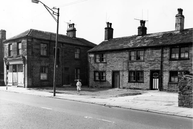 Elmwood Place in September 1963. On the left of the image at number 80a Town Street a ladies hair stylist with a traffic give way sign in front. The square is made up of blind back and through by light terraced houses.