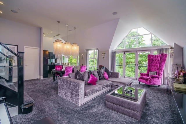 This striking three bedroom, three bathroom penthouse apartment is located in a gated residence on Park Crescent. The penthouse benefits from many modern features including air conditioning and a speaker system, and offers a scenic outlook over the well-presented grounds and leafy surroundings near Roundhay Park.