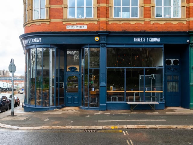 76-78 North Street. “A modern bare-boarded pub divided into three areas serving a good selection of local food and beer. Food options include all-day nibbles.”