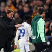 HULL, ENGLAND - SEPTEMBER 20: Daniel Farke, Manager of Leeds United, interacts with Wilfried Gnonto of Leeds United as he leaves the pitch following an injury during the Sky Bet Championship match between Hull City and Leeds United at MKM Stadium on September 20, 2023 in Hull, England. (Photo by George Wood/Getty Images)