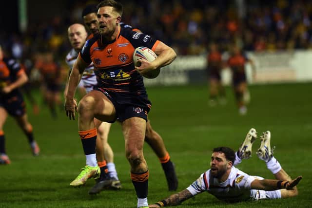 Greg Eden races away to score Tigers' second try. Picture by Jonathan Gawthorpe.