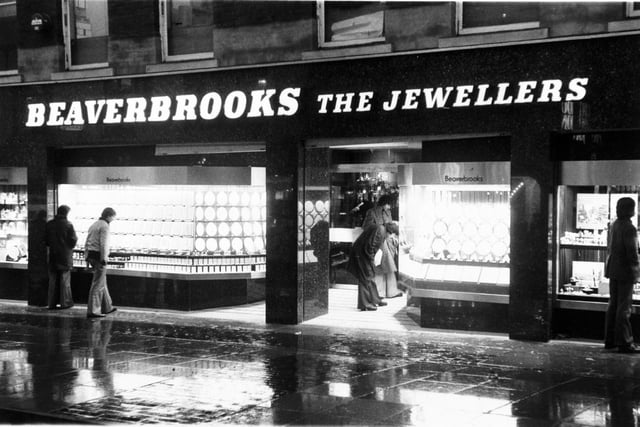 Late night shopping at Beaverbrooks jewellers in Leeds city centre in November 1975.