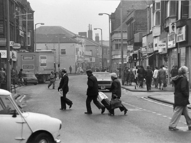 Pedestrians cross Carlton Street in November 1982.