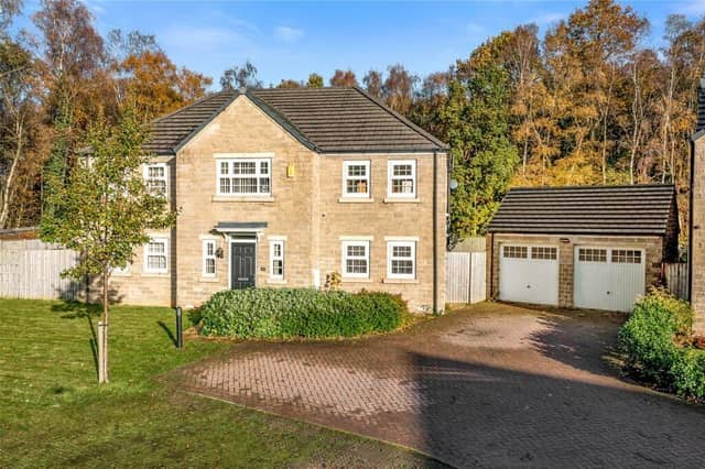 Situated on Patch Wood View, in Newmillerdam, this property is perfect for those seeking a peaceful and serene environment whilst still benefiting from excellent commuter links.