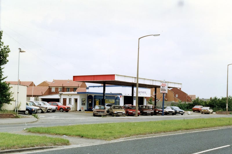 John O'Gaunts Service Station on Leeds Road in Rothwell in June 1990.