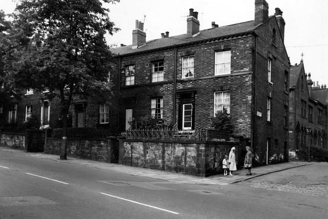 The junction of Beeston Road with South Ridge Street in July 1964. These houses are back to back with Dinsdale Terrace.