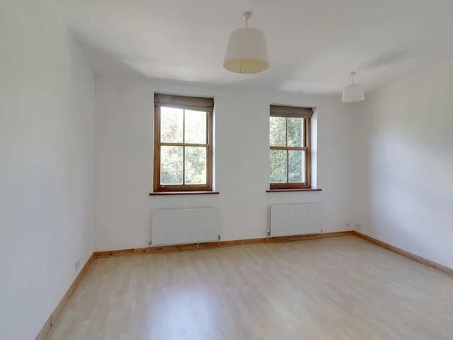 The ground floor leads through to a fabulous master bedroom to the rear of the property.
