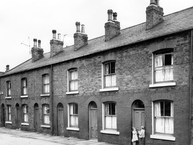 Cross Speedwell Street which also had frontage on Speedwell View in August 1965. Two children stand in the doorway of number 12. The Speedwell street names refer to a healing well or spa which had existed in this area at one time.